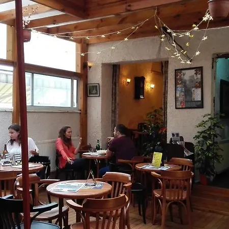 Bristol Хостел *